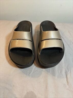OOFOS Women's Metallic Silver Slide Sandals